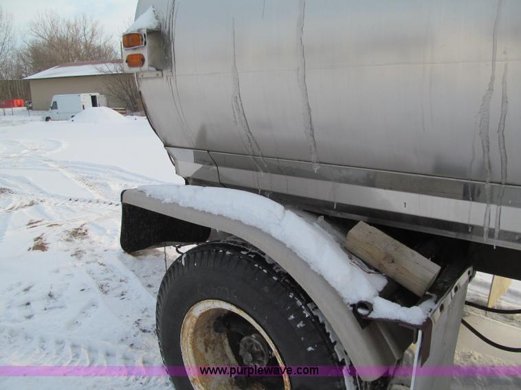 image for item F5911 Portable water tank trailer
