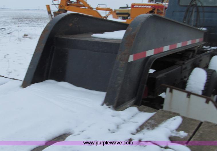 image for item F5916 1965 Hyster R35TL3-TIN lowboy triple axle trailer