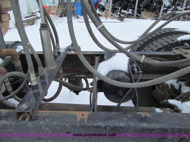 image for item F5917 1980 Mack R686ST semi truck