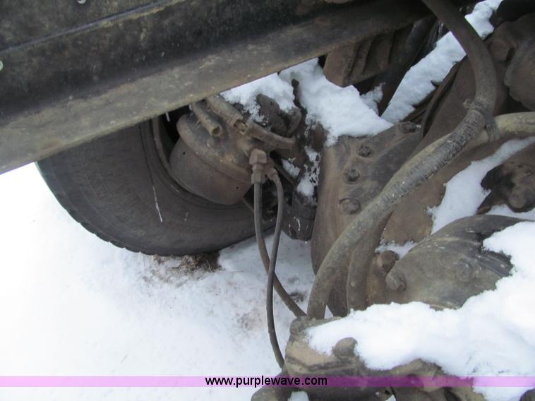 image for item F5917 1980 Mack R686ST semi truck