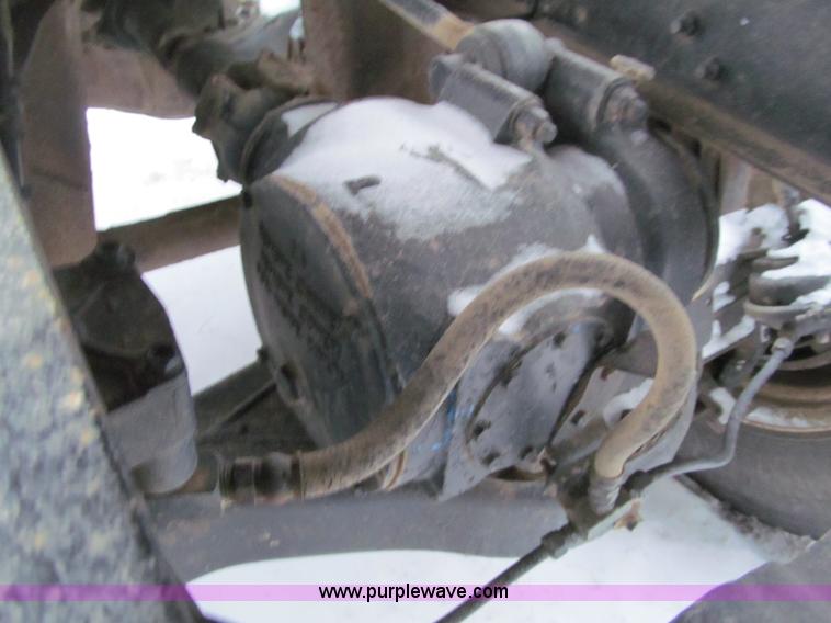 image for item F5917 1980 Mack R686ST semi truck