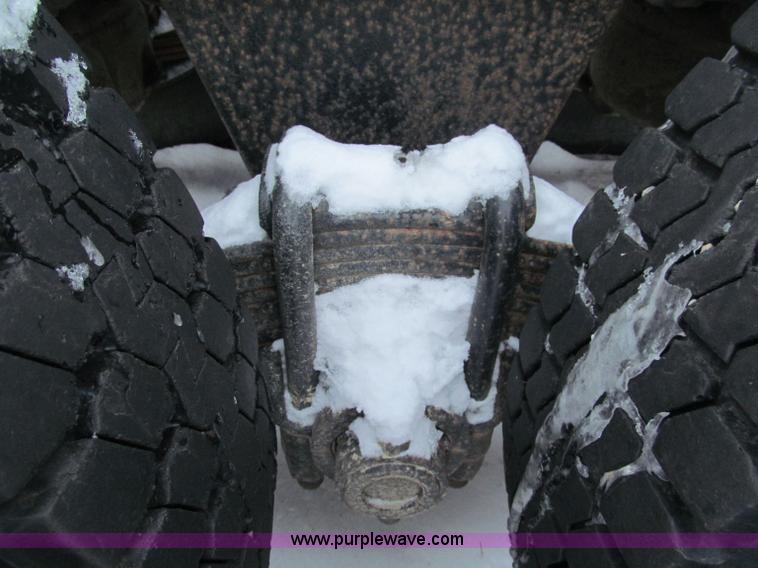 image for item F5917 1980 Mack R686ST semi truck