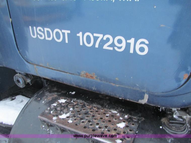 image for item F5917 1980 Mack R686ST semi truck