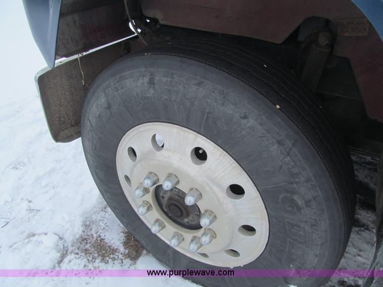 image for item F5917 1980 Mack R686ST semi truck