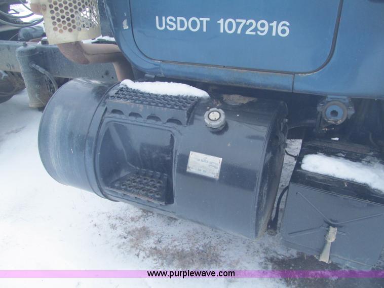 image for item F5917 1980 Mack R686ST semi truck