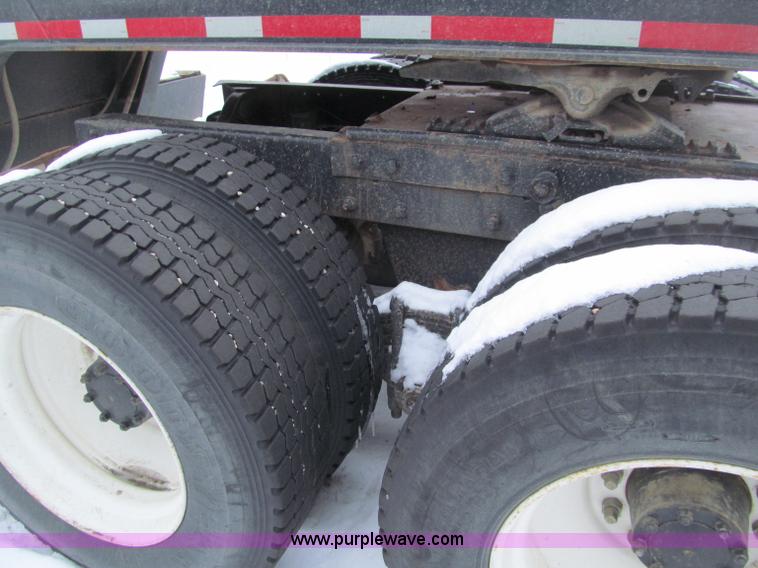 image for item F5917 1980 Mack R686ST semi truck