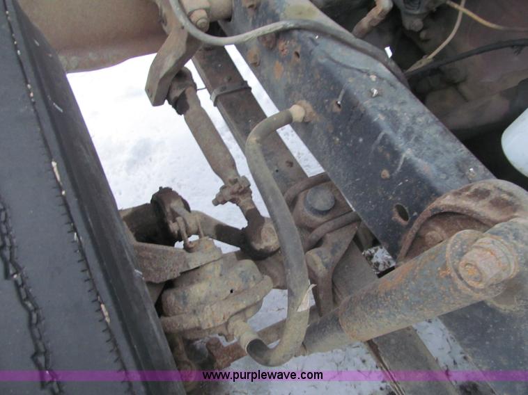 image for item F5917 1980 Mack R686ST semi truck