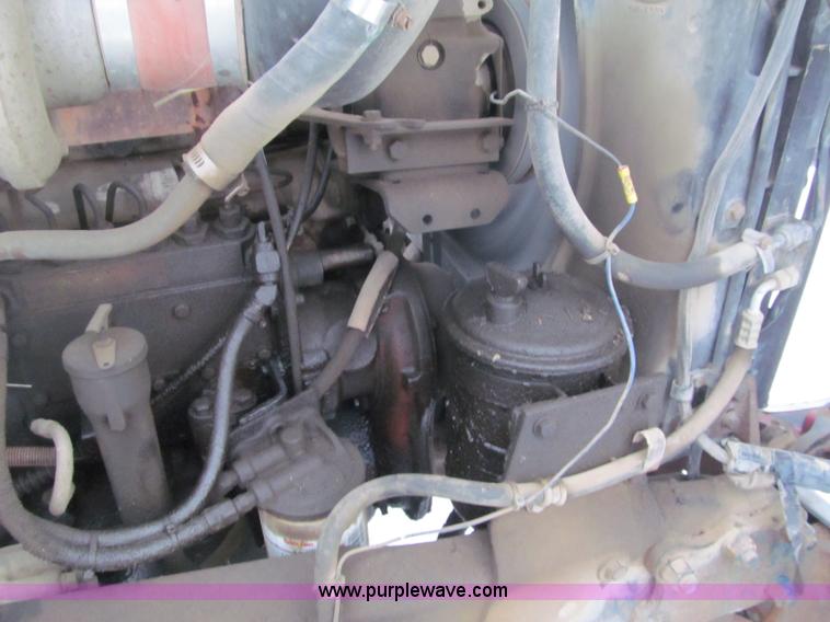 image for item F5917 1980 Mack R686ST semi truck