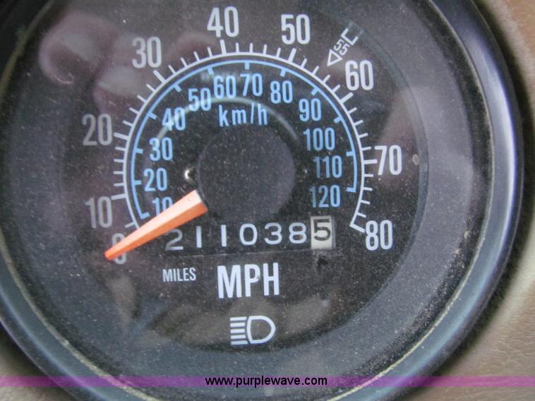 image for item F5917 1980 Mack R686ST semi truck