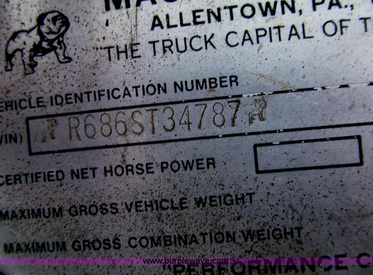 image for item F5917 1980 Mack R686ST semi truck