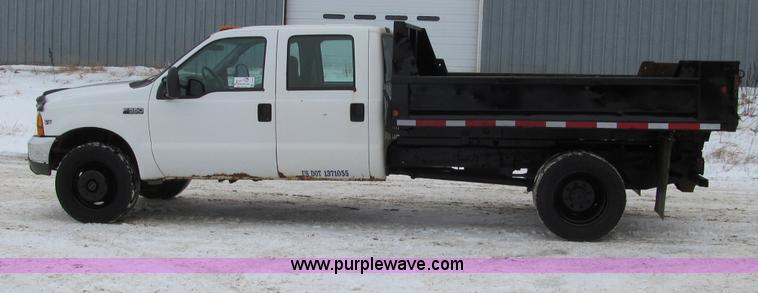 image for item F5918 1999 Ford F550 XLT Super Duty Crew Cab pickup truck