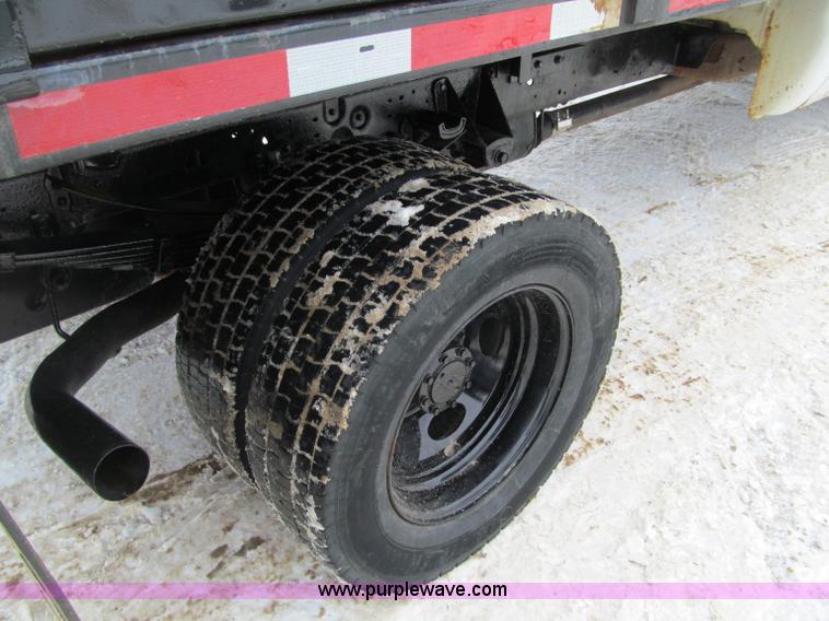 image for item F5918 1999 Ford F550 XLT Super Duty Crew Cab pickup truck