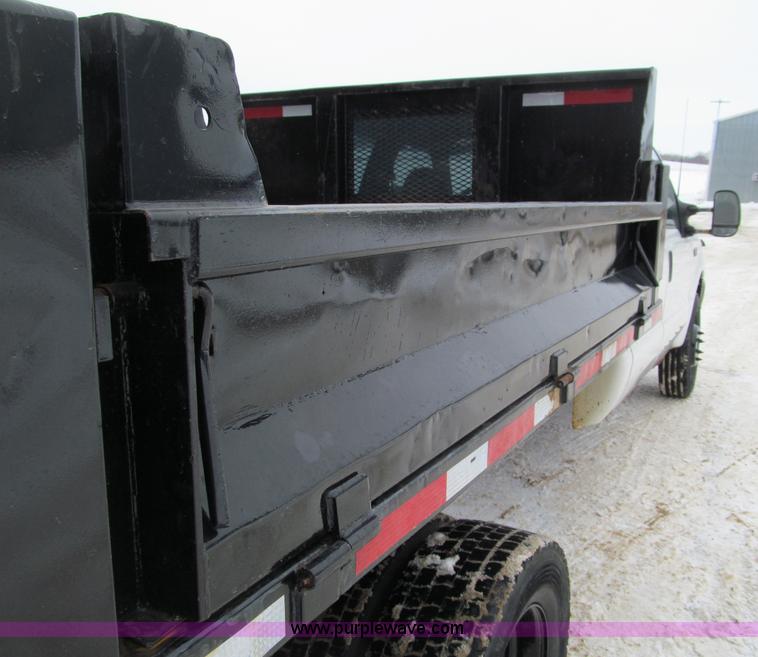 image for item F5918 1999 Ford F550 XLT Super Duty Crew Cab pickup truck