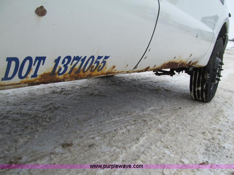 image for item F5918 1999 Ford F550 XLT Super Duty Crew Cab pickup truck