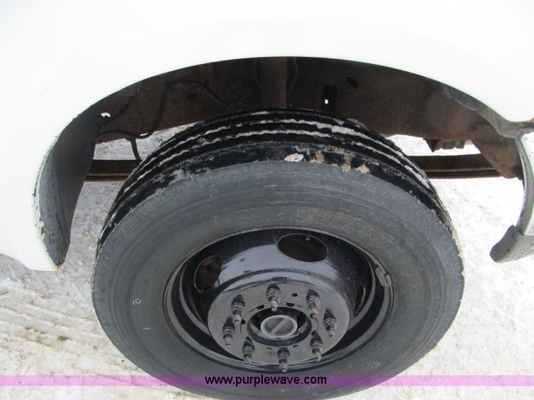 image for item F5918 1999 Ford F550 XLT Super Duty Crew Cab pickup truck