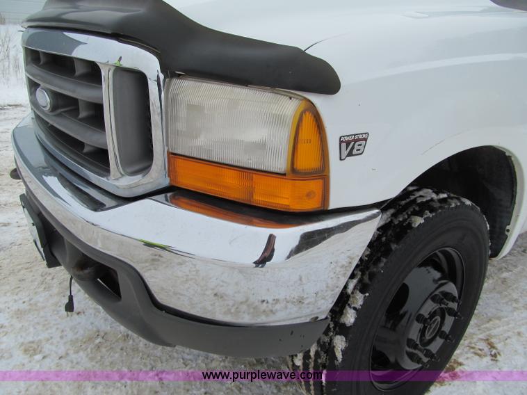 image for item F5918 1999 Ford F550 XLT Super Duty Crew Cab pickup truck