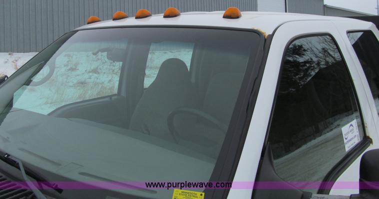 image for item F5918 1999 Ford F550 XLT Super Duty Crew Cab pickup truck