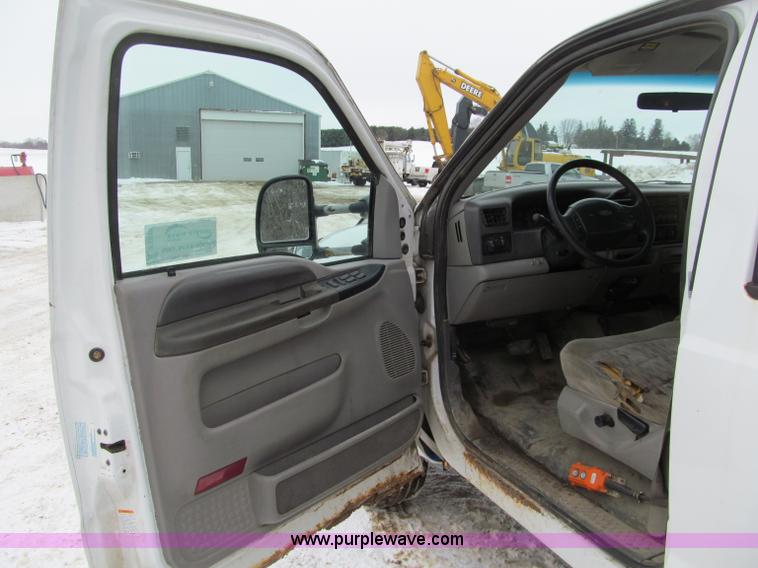 image for item F5918 1999 Ford F550 XLT Super Duty Crew Cab pickup truck