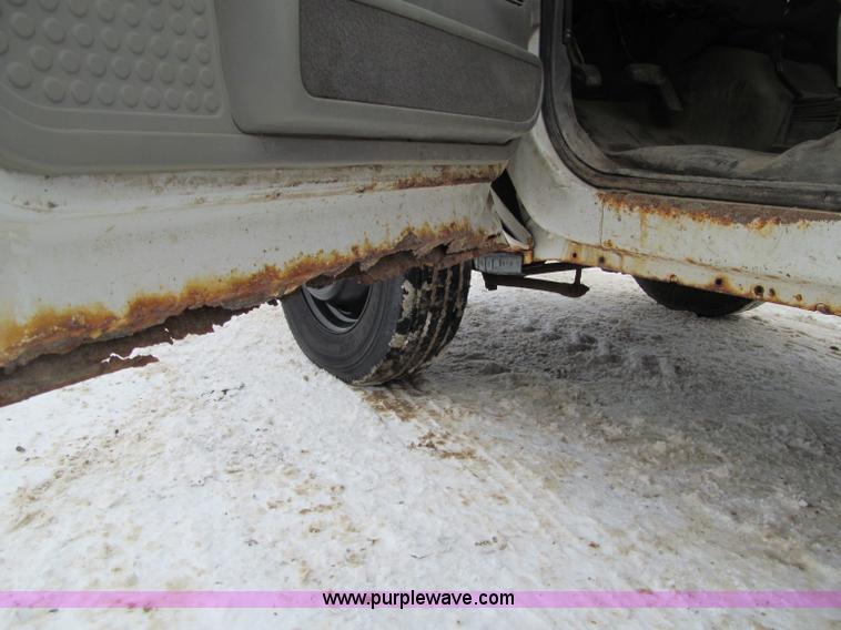 image for item F5918 1999 Ford F550 XLT Super Duty Crew Cab pickup truck