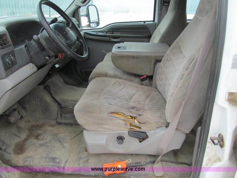 image for item F5918 1999 Ford F550 XLT Super Duty Crew Cab pickup truck