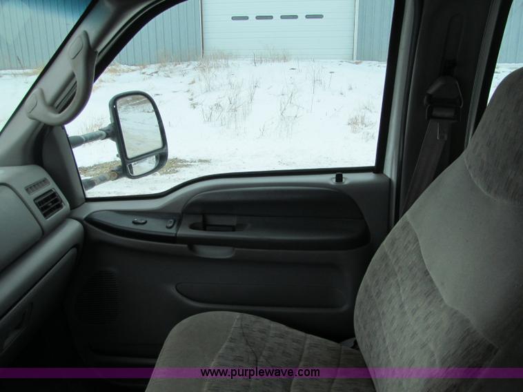 image for item F5918 1999 Ford F550 XLT Super Duty Crew Cab pickup truck