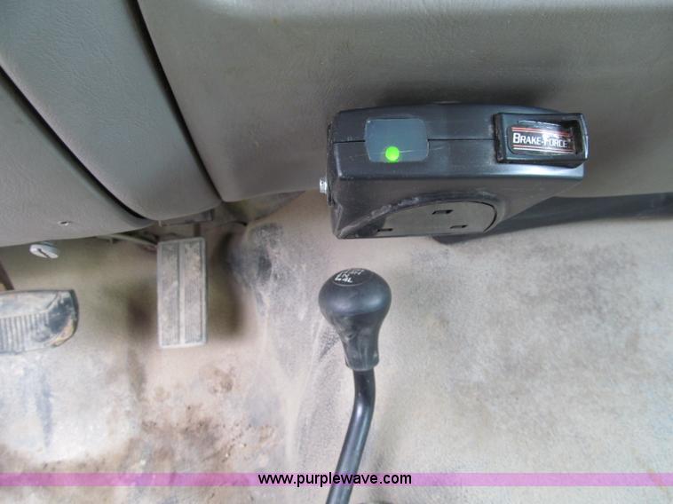 image for item F5918 1999 Ford F550 XLT Super Duty Crew Cab pickup truck