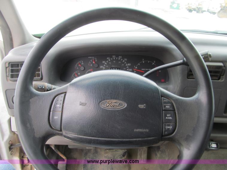 image for item F5918 1999 Ford F550 XLT Super Duty Crew Cab pickup truck