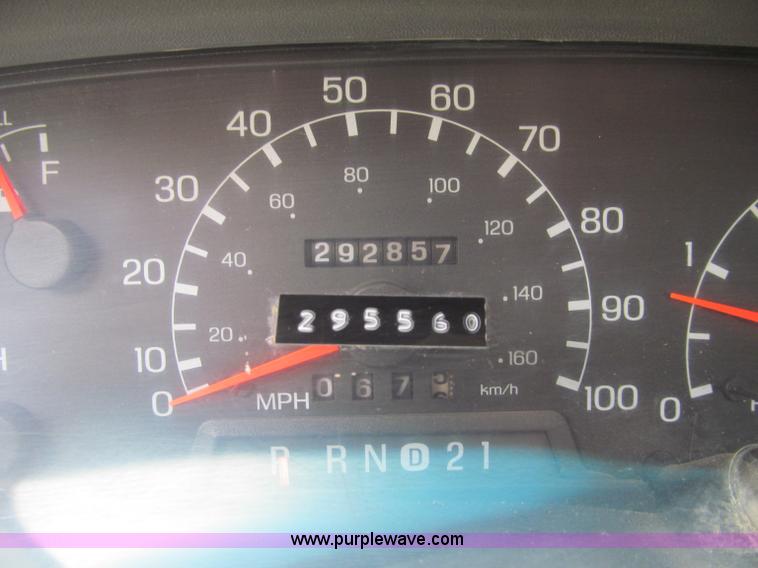 image for item F5918 1999 Ford F550 XLT Super Duty Crew Cab pickup truck