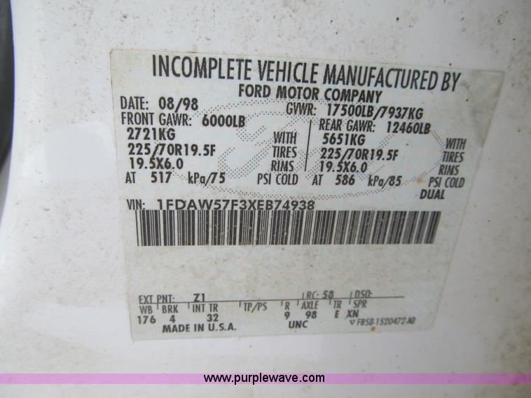 image for item F5918 1999 Ford F550 XLT Super Duty Crew Cab pickup truck