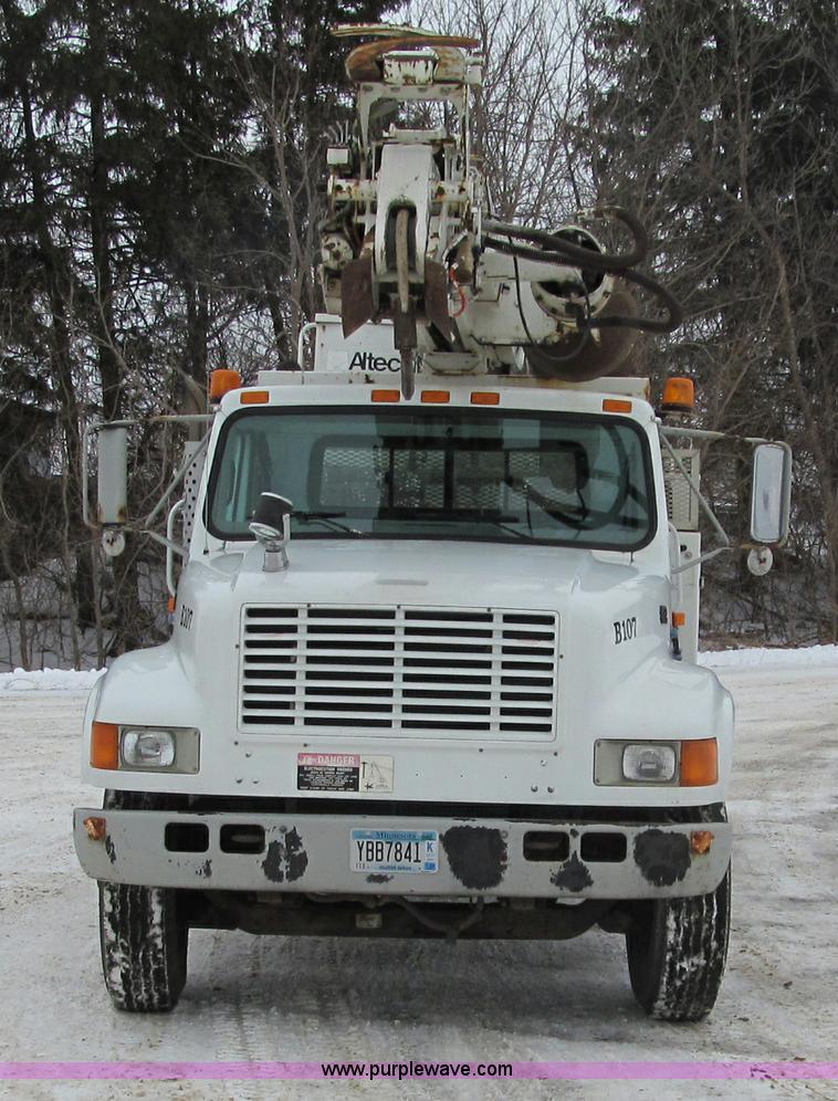 image for item F5919 1997 International 4700 Digger Derrick truck