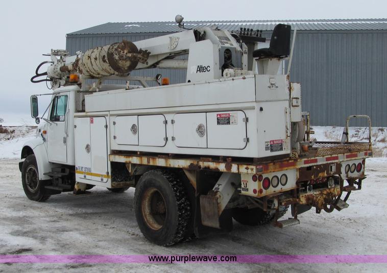 image for item F5919 1997 International 4700 Digger Derrick truck