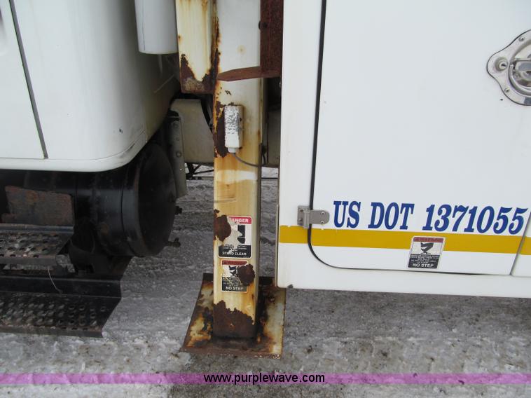 image for item F5919 1997 International 4700 Digger Derrick truck