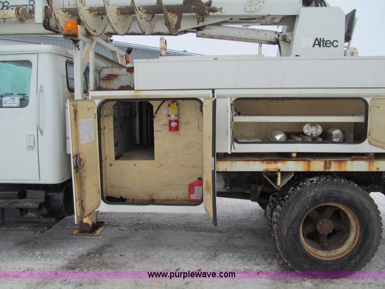 image for item F5919 1997 International 4700 Digger Derrick truck