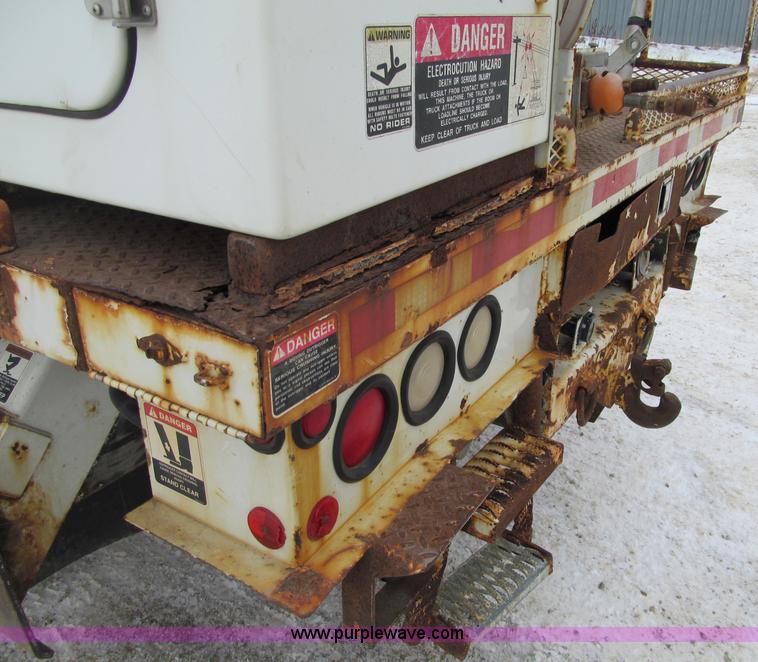 image for item F5919 1997 International 4700 Digger Derrick truck