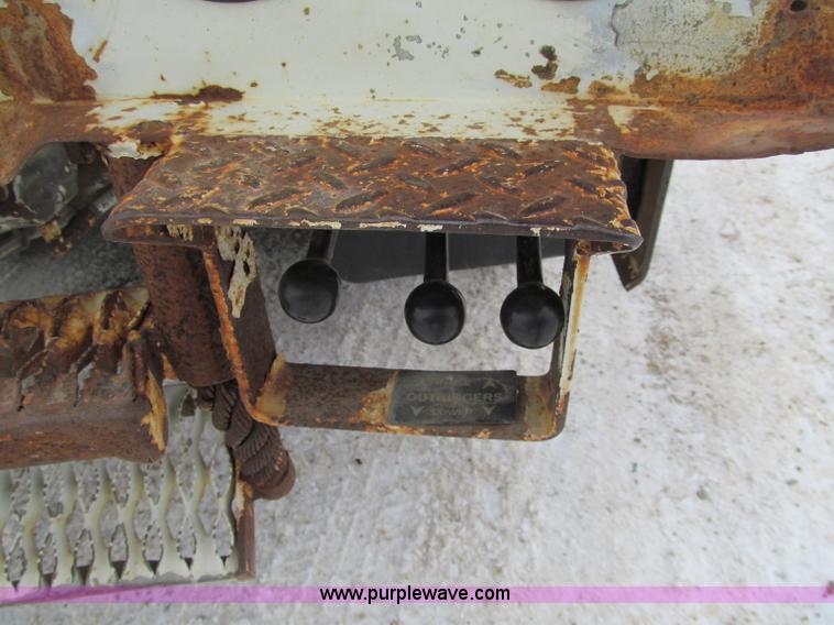 image for item F5919 1997 International 4700 Digger Derrick truck