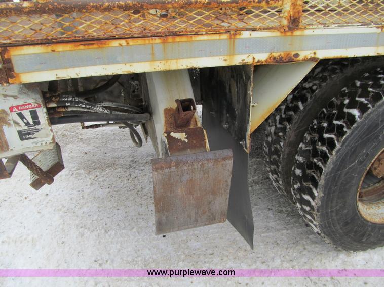 image for item F5919 1997 International 4700 Digger Derrick truck