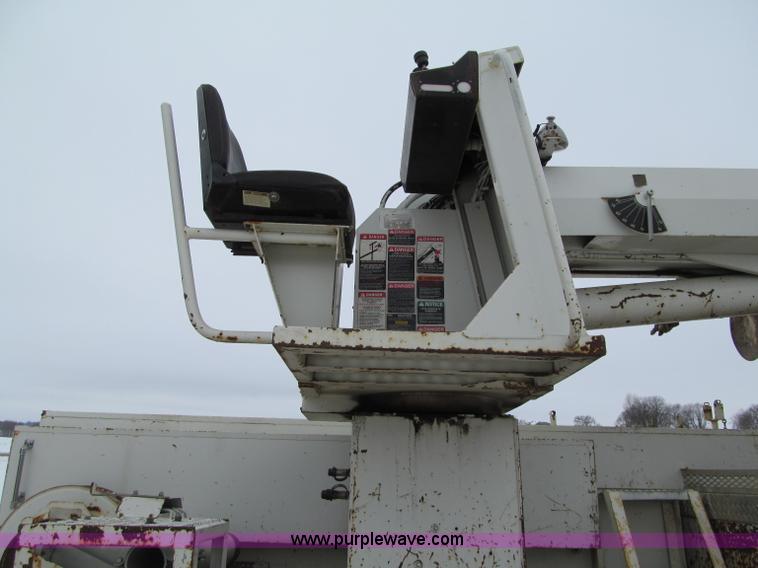 image for item F5919 1997 International 4700 Digger Derrick truck