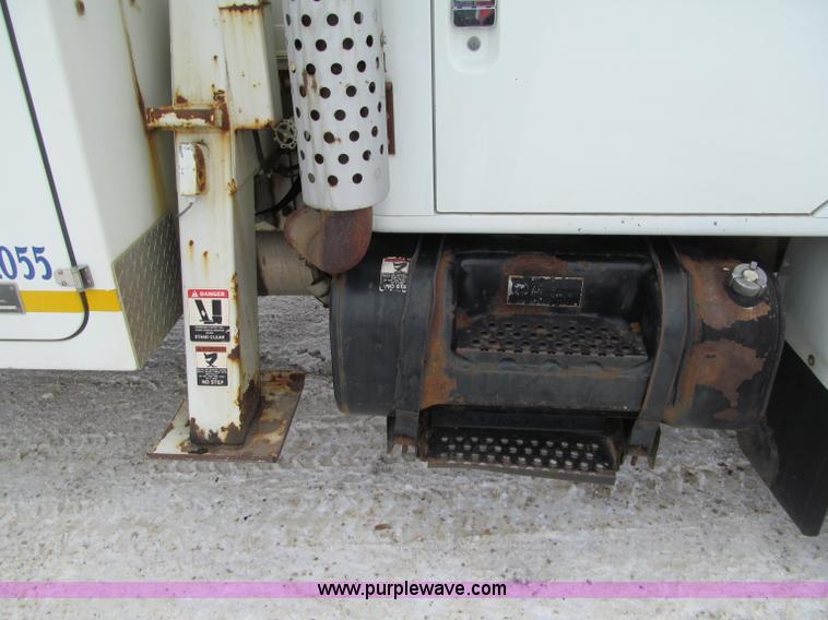 image for item F5919 1997 International 4700 Digger Derrick truck