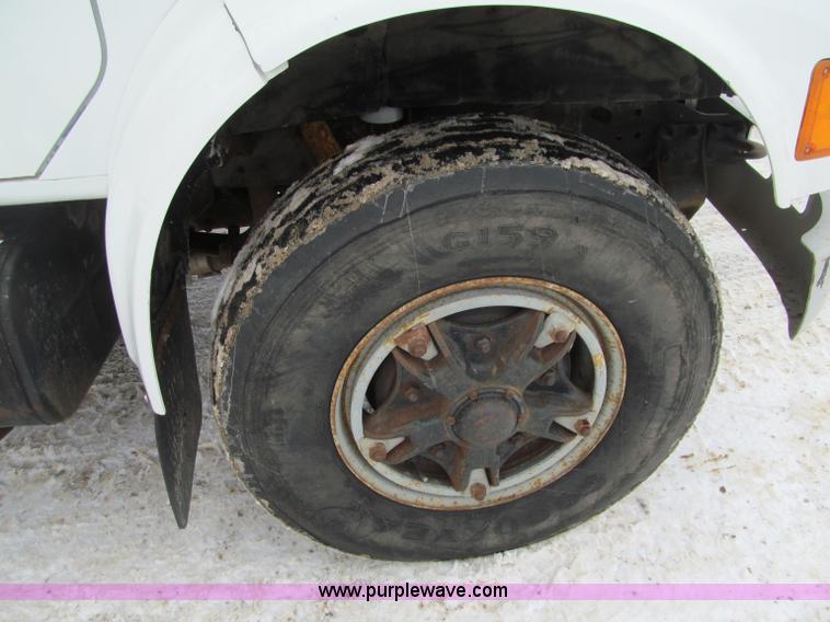 image for item F5919 1997 International 4700 Digger Derrick truck