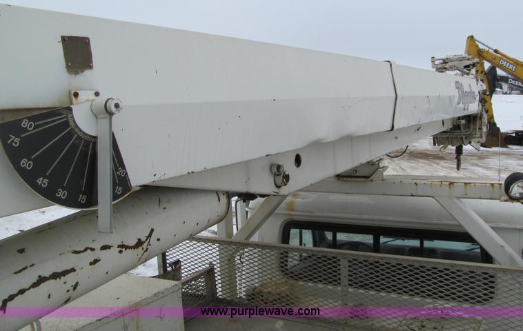 image for item F5919 1997 International 4700 Digger Derrick truck