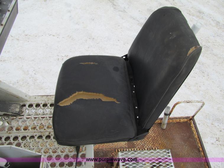 image for item F5919 1997 International 4700 Digger Derrick truck