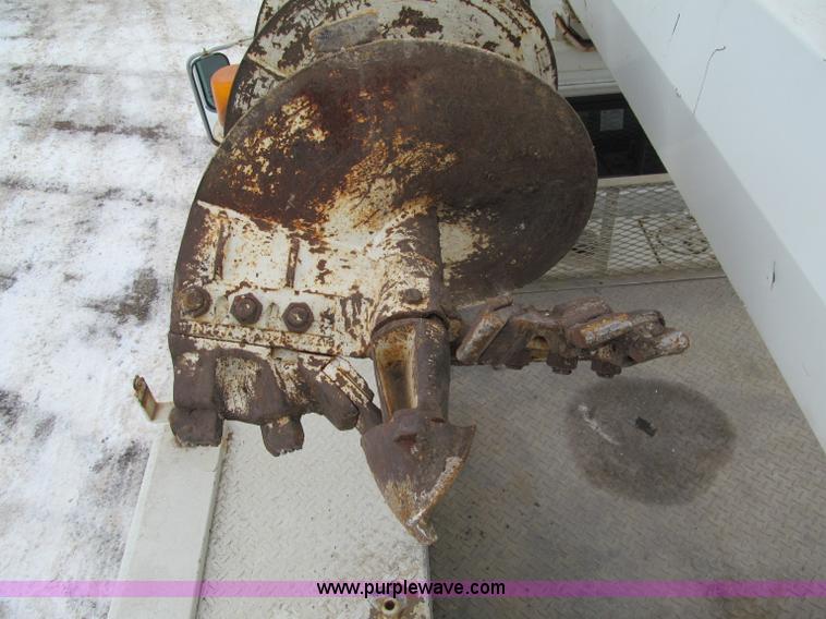 image for item F5919 1997 International 4700 Digger Derrick truck