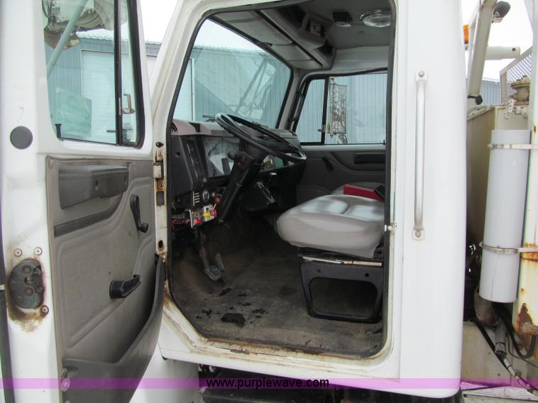 image for item F5919 1997 International 4700 Digger Derrick truck