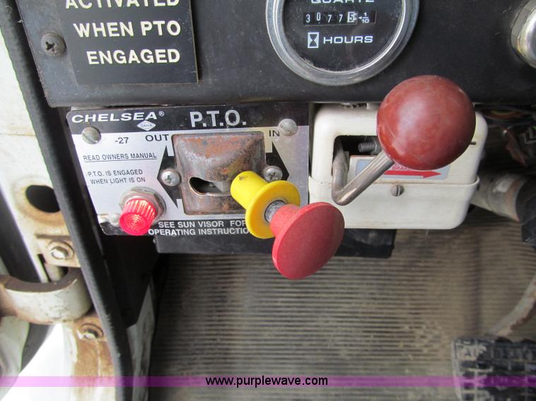 image for item F5919 1997 International 4700 Digger Derrick truck