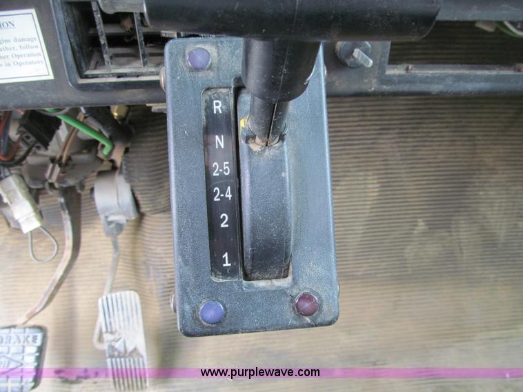 image for item F5919 1997 International 4700 Digger Derrick truck