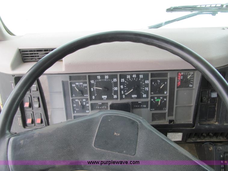 image for item F5919 1997 International 4700 Digger Derrick truck