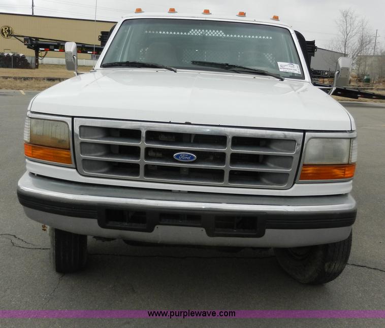 image for item A3965 1995 Ford F450 XL Super Duty flatbed pickup truck