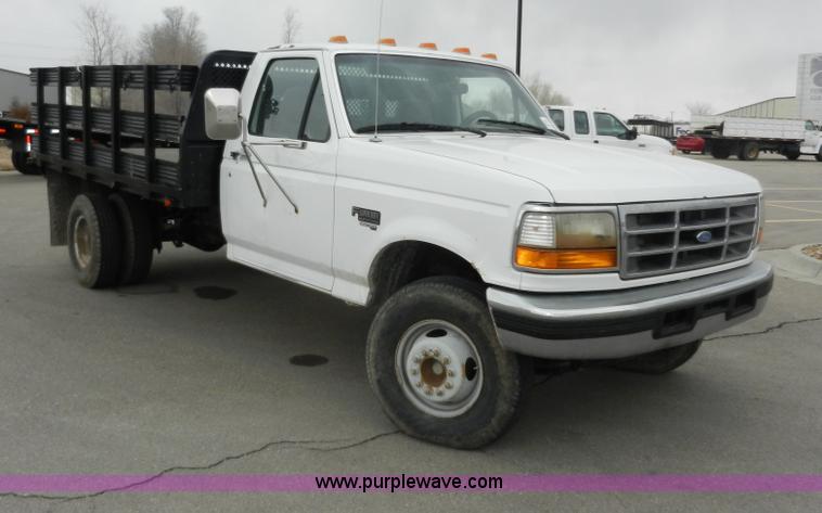 image for item A3965 1995 Ford F450 XL Super Duty flatbed pickup truck