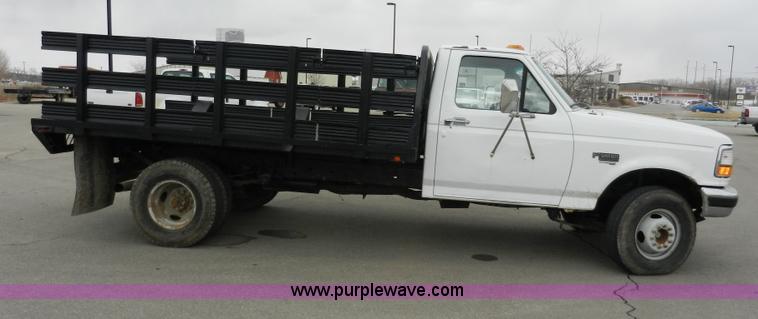 image for item A3965 1995 Ford F450 XL Super Duty flatbed pickup truck