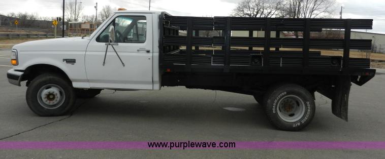 image for item A3965 1995 Ford F450 XL Super Duty flatbed pickup truck